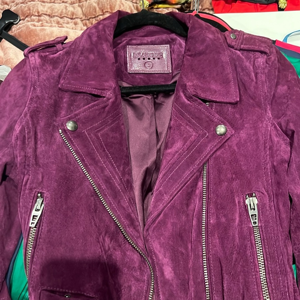 BLANKNYC Small suede biker jacket in a stunning purple/ magenta color. - Picture 5 of 9